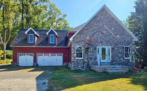 11135 Baumhart Rd, Amherst, OH 44001