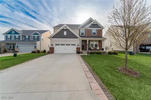 985 Hawkin Ln, Aurora, OH 44202