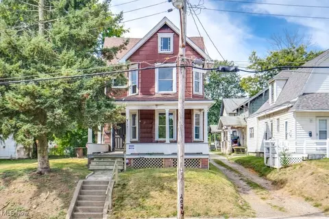 215 Hazlett Ave NW, Canton, OH 44708