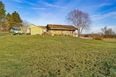 2789 Wright Rd NW, Uniontown, OH 44685