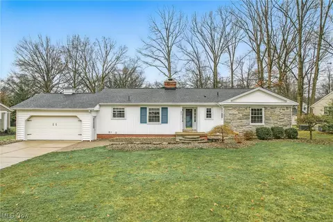 355 Sleepy Holw, Canfield, OH 44406