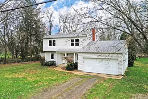 2474 Johnnycake Rd SE, Warren, OH 44484