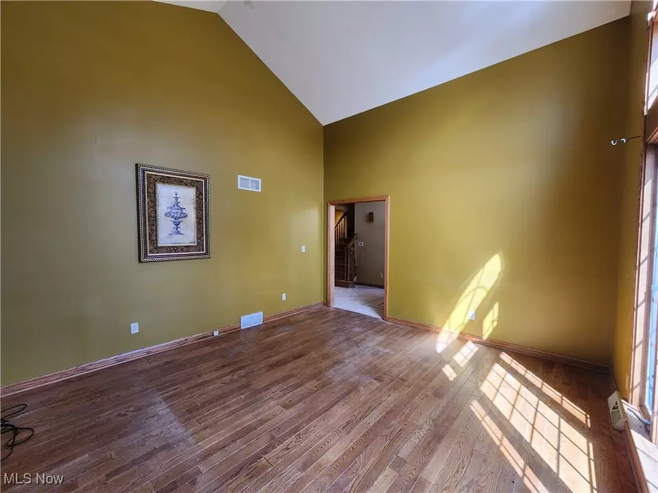 Living - 680 Saddlebrook Dr, Youngstown, OH 44512 photo 8 of 10