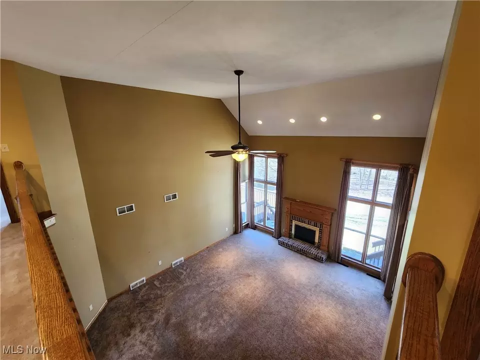 Living - 680 Saddlebrook Dr, Youngstown, OH 44512 photo 9 of 10