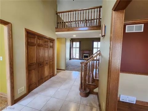 Entry Way - 680 Saddlebrook Dr, Youngstown, OH 44512 photo 1 of 4