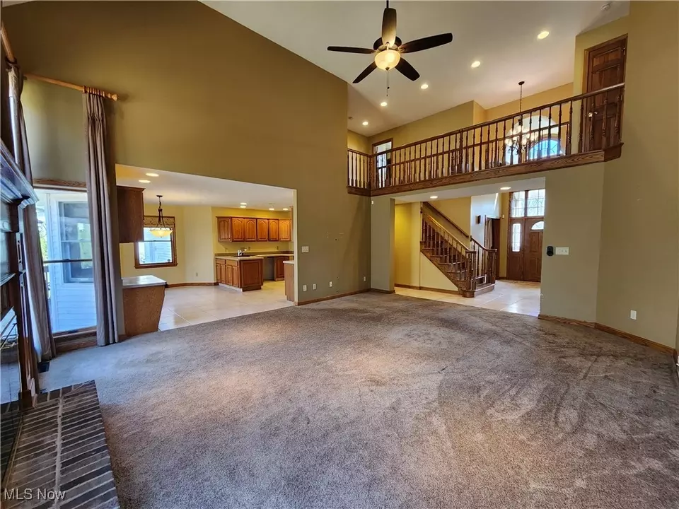 Living - 680 Saddlebrook Dr, Youngstown, OH 44512 photo 3 of 10