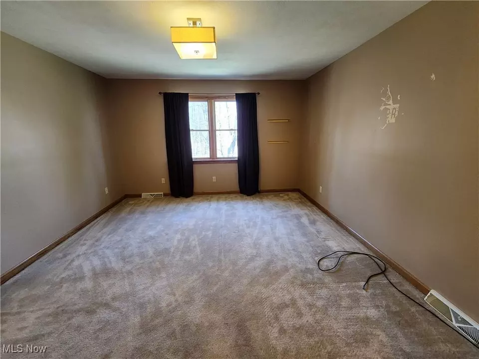 Bedroom - 680 Saddlebrook Dr, Youngstown, OH 44512 photo 5 of 6