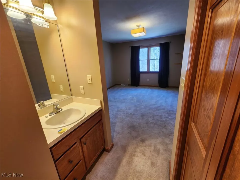 Bedroom - 680 Saddlebrook Dr, Youngstown, OH 44512 photo 4 of 6
