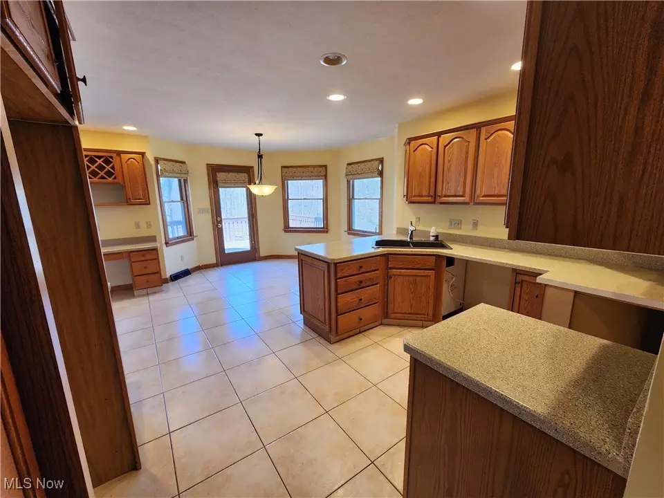 Kitchen - 680 Saddlebrook Dr, Youngstown, OH 44512 photo 1 of 5