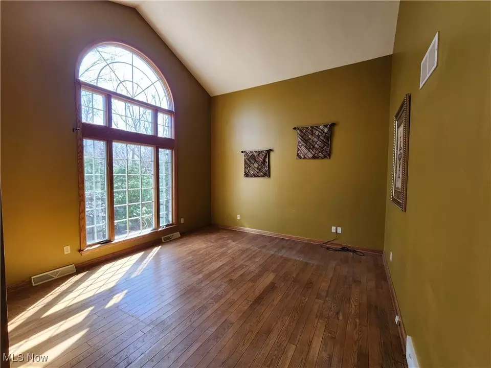 Living - 680 Saddlebrook Dr, Youngstown, OH 44512 photo 7 of 10