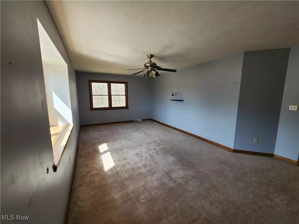 Living - 680 Saddlebrook Dr, Youngstown, OH 44512 photo 10 of 10