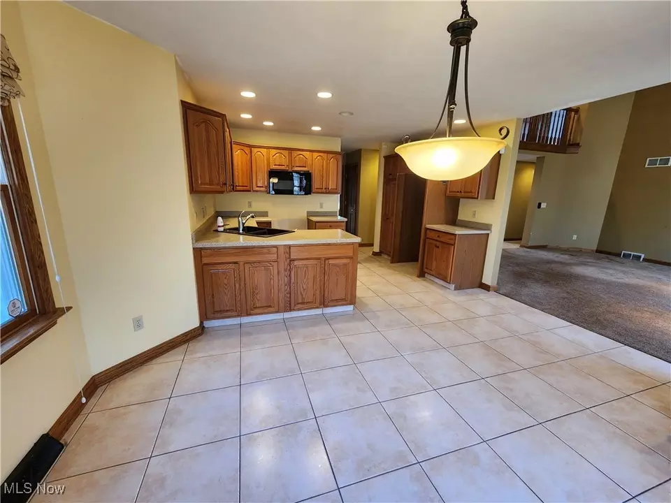 Kitchen - 680 Saddlebrook Dr, Youngstown, OH 44512 photo 3 of 5