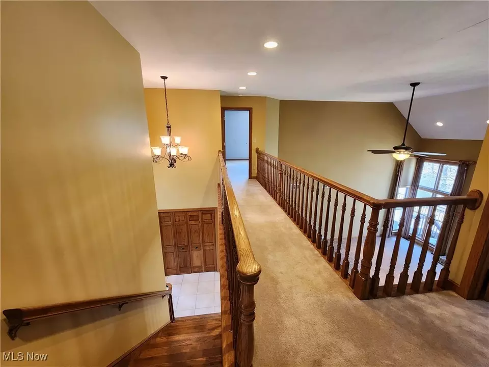 Entry Way - 680 Saddlebrook Dr, Youngstown, OH 44512 photo 3 of 4