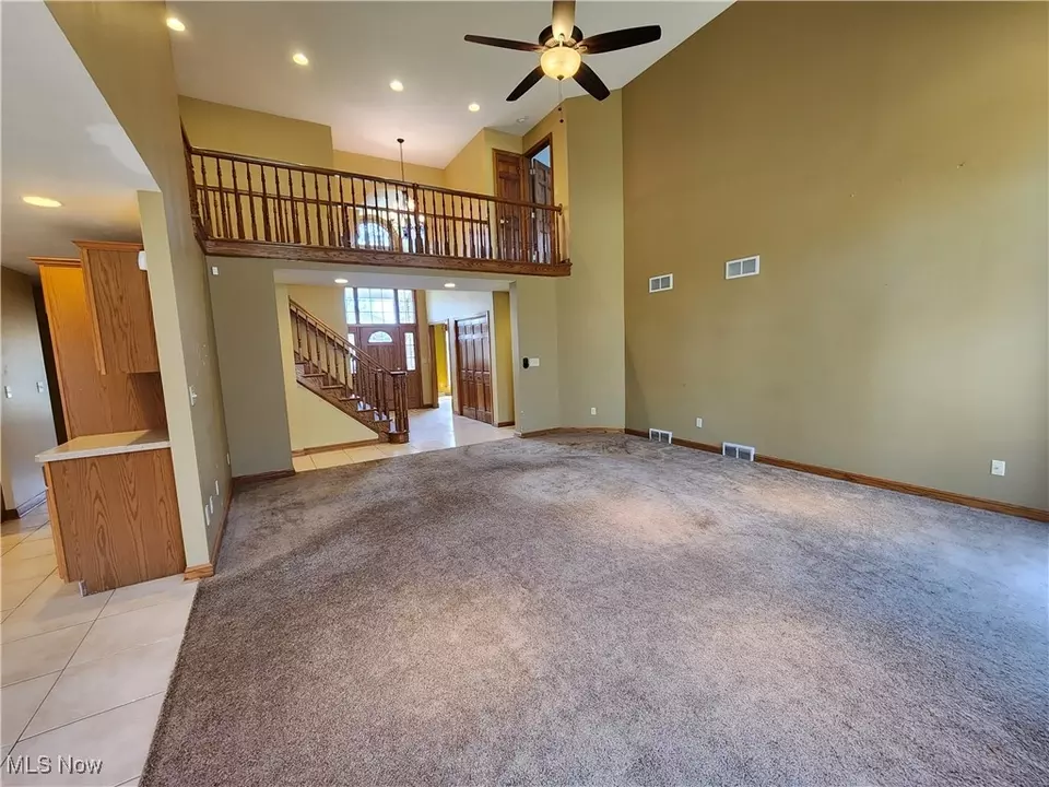 Living - 680 Saddlebrook Dr, Youngstown, OH 44512 photo 2 of 10