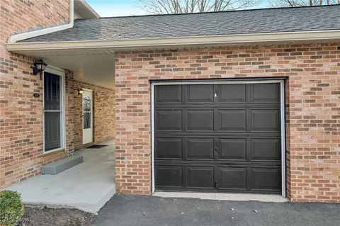 1210 W Maple St, North Canton, OH 44720