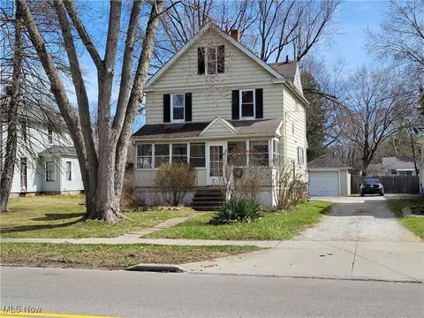 354 N Chestnut St, Ravenna, OH 44266