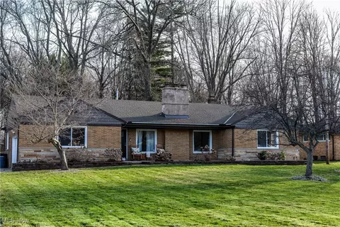6530 Ridgebury Blvd, Mayfield Heights, OH 44124