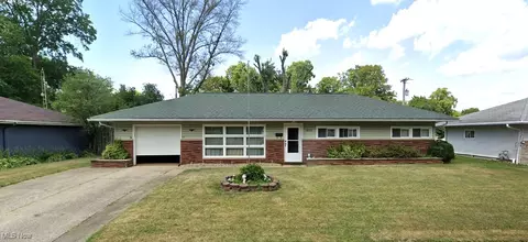 1075 Cornell Dr, Alliance, OH 44601