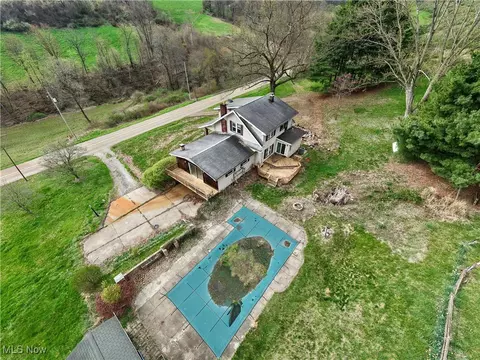 Exterior - 6456 Dover Zoar Rd NE, Dover, OH 44622 photo 5 of 11