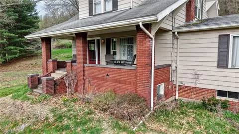 Exterior - 6456 Dover Zoar Rd NE, Dover, OH 44622 photo 4 of 11