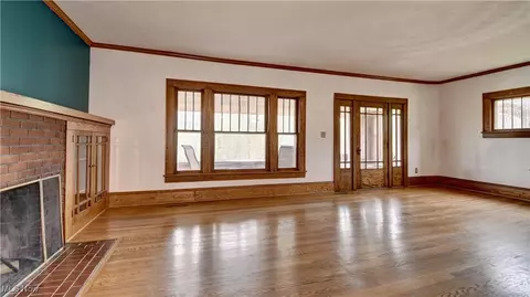 Living - 6456 Dover Zoar Rd NE, Dover, OH 44622 photo 2 of 7