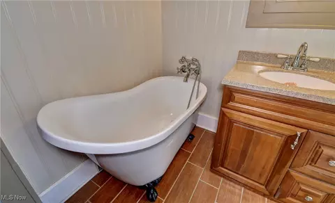 Bath - 6456 Dover Zoar Rd NE, Dover, OH 44622 photo 2 of 2