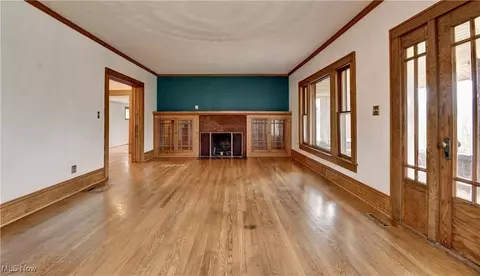 Living - 6456 Dover Zoar Rd NE, Dover, OH 44622 photo 1 of 7