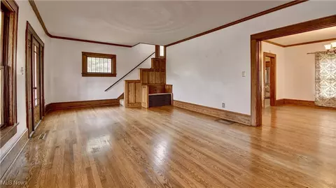 Living - 6456 Dover Zoar Rd NE, Dover, OH 44622 photo 3 of 7