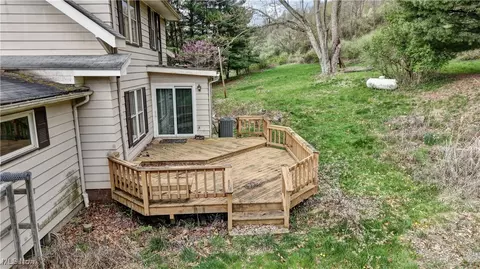 Exterior - 6456 Dover Zoar Rd NE, Dover, OH 44622 photo 6 of 11