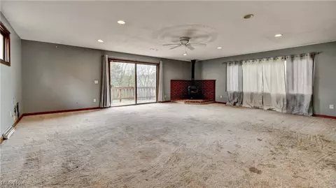 Living - 6456 Dover Zoar Rd NE, Dover, OH 44622 photo 5 of 7