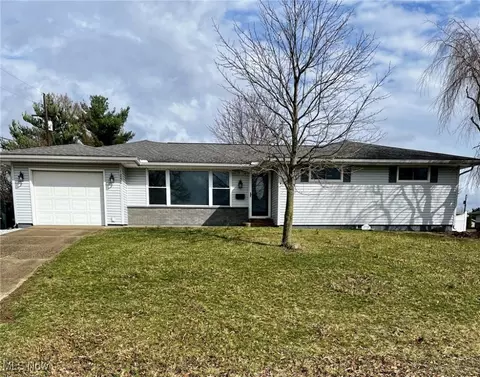 1250 Ivy St, Coshocton, OH 43812
