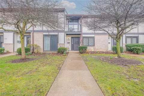 16275 Heather Ln #D1, Middleburg Heights, OH 44130