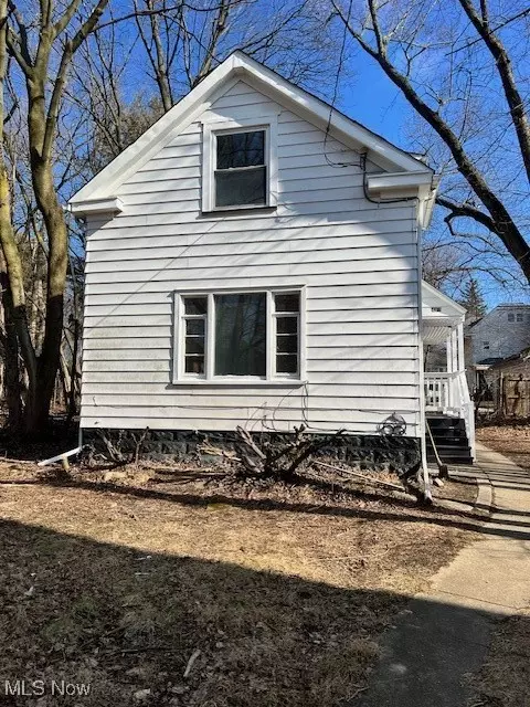 493 Bacon Ave, Akron, OH 44320