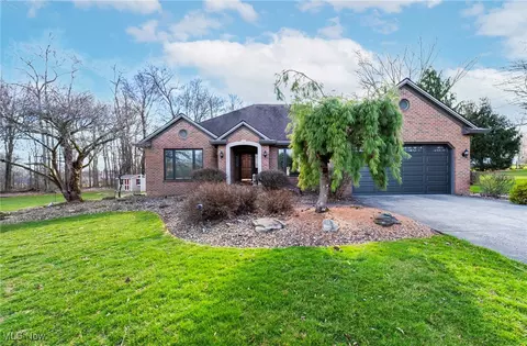 68 Red Grouse Ct, Youngstown, OH 44511