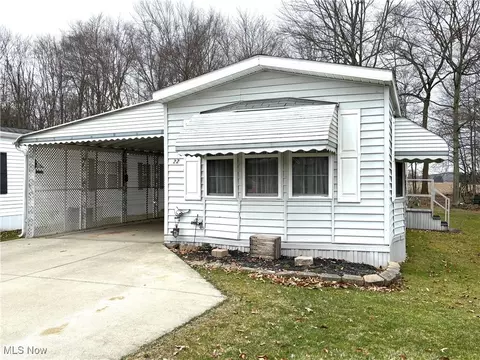 1229 Columbiana Lisbon Rd #22, Columbiana, OH 44408