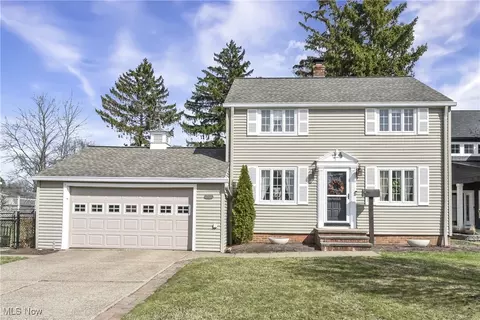 357 Canterbury Rd, Bay Village, OH 44140