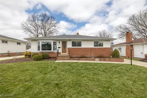 3320 Augustine Dr, Parma, OH 44134