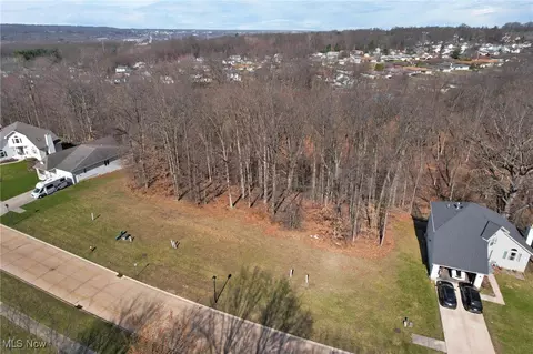 6372 Valley Ranch Dr, Garfield Heights, OH 44125