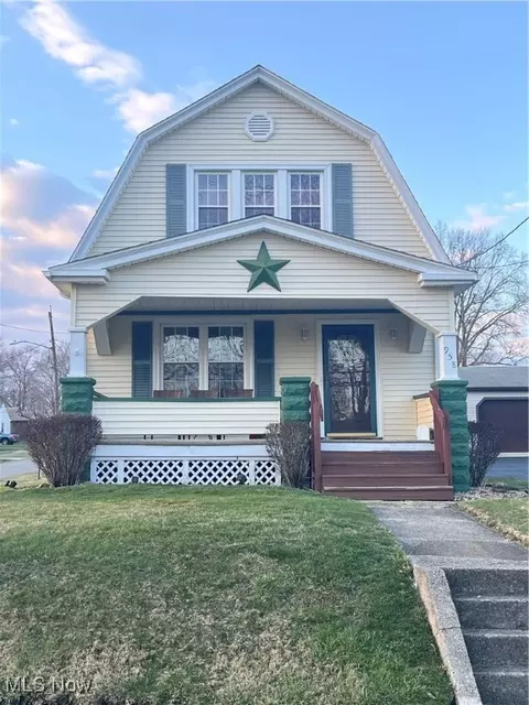 958 W Park Ave, Niles, OH 44446