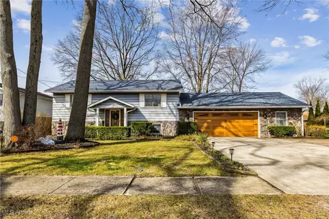 770 Alameda Ave, Sheffield Lake, OH 44054