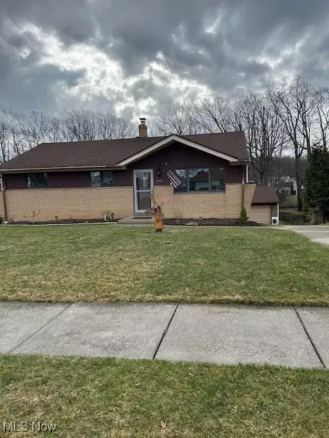 7075 W Parkview Dr, Parma, OH 44134