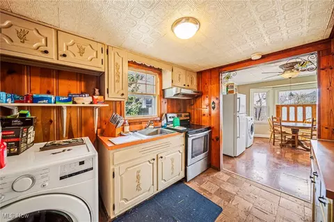 Kitchen - 1035 Beachview Rd, Willoughby, OH 44094 photo 1 of 2