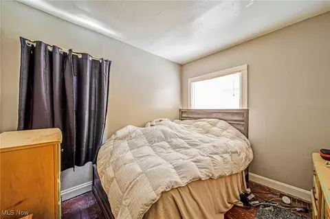 Bedroom - 1035 Beachview Rd, Willoughby, OH 44094 photo 4 of 8