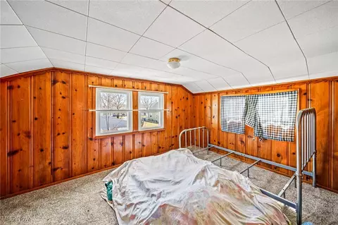 Bedroom - 1035 Beachview Rd, Willoughby, OH 44094 photo 5 of 8