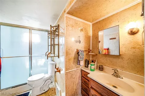 Bath - 1035 Beachview Rd, Willoughby, OH 44094 photo 1 of 1
