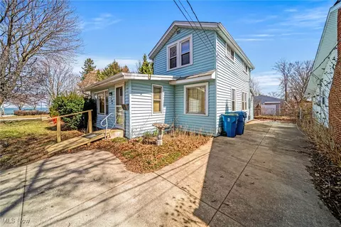 Exterior - 1035 Beachview Rd, Willoughby, OH 44094 photo 1 of 8