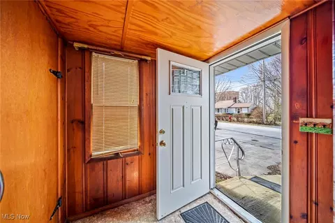 Entry Way - 1035 Beachview Rd, Willoughby, OH 44094 photo 1 of 4