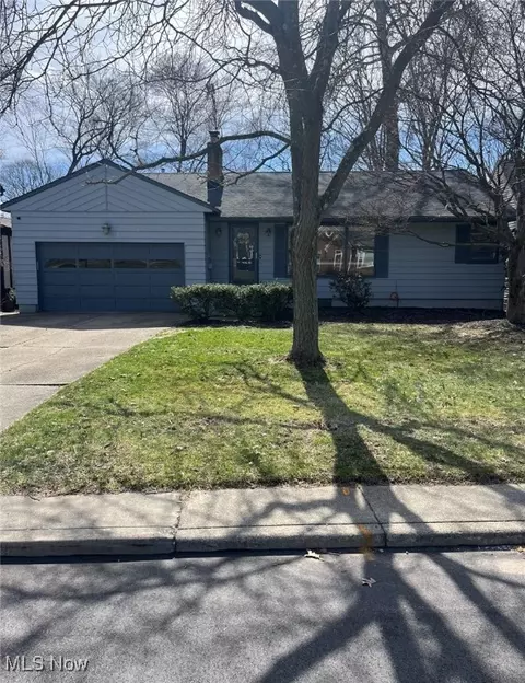 2340 Grant Ave, Cuyahoga Falls, OH 44223