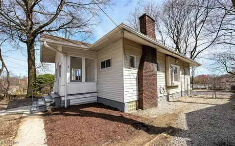 1267 Mount Vernon Ave, Akron, OH 44310 photo 4
