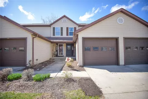 602 Topaz Ln, Brunswick, OH 44212